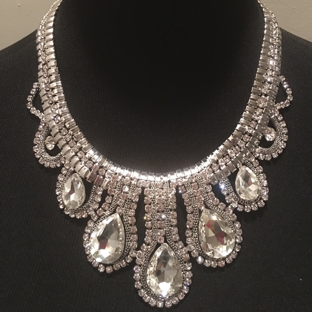 🎀GORGEOUS BLING STATEMENT NECKLACE🎀